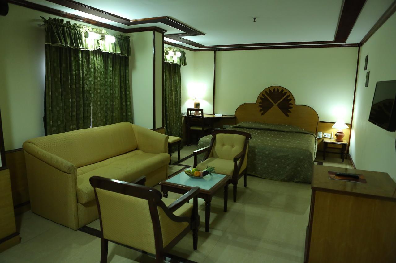 The Surya, Cochin Hotel Angamali Kültér fotó