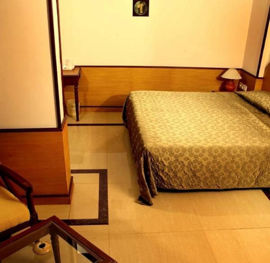 The Surya, Cochin Hotel Angamali Kültér fotó
