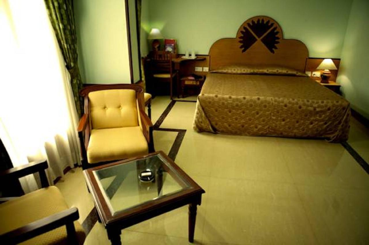 The Surya, Cochin Hotel Angamali Kültér fotó