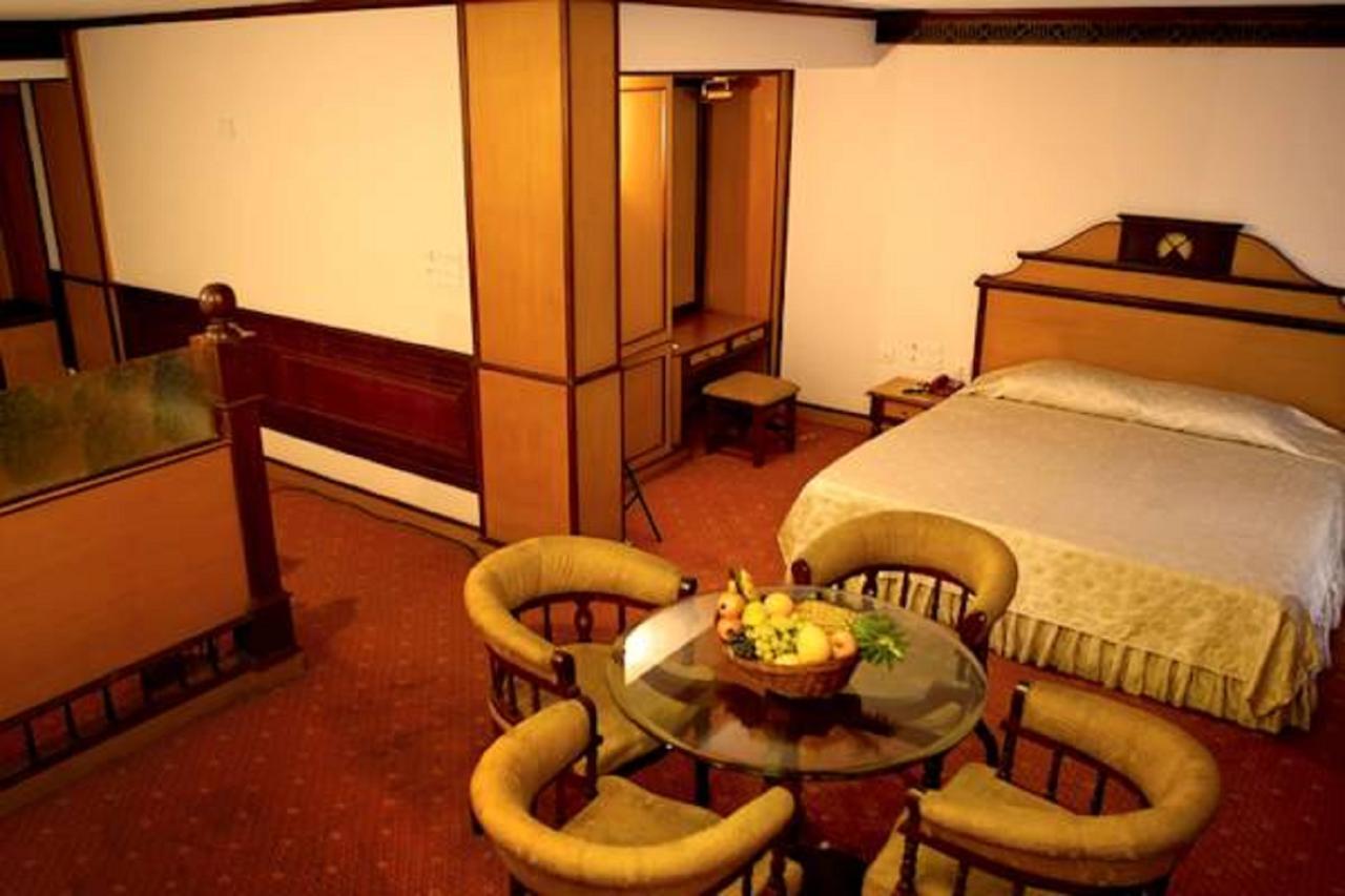 The Surya, Cochin Hotel Angamali Kültér fotó