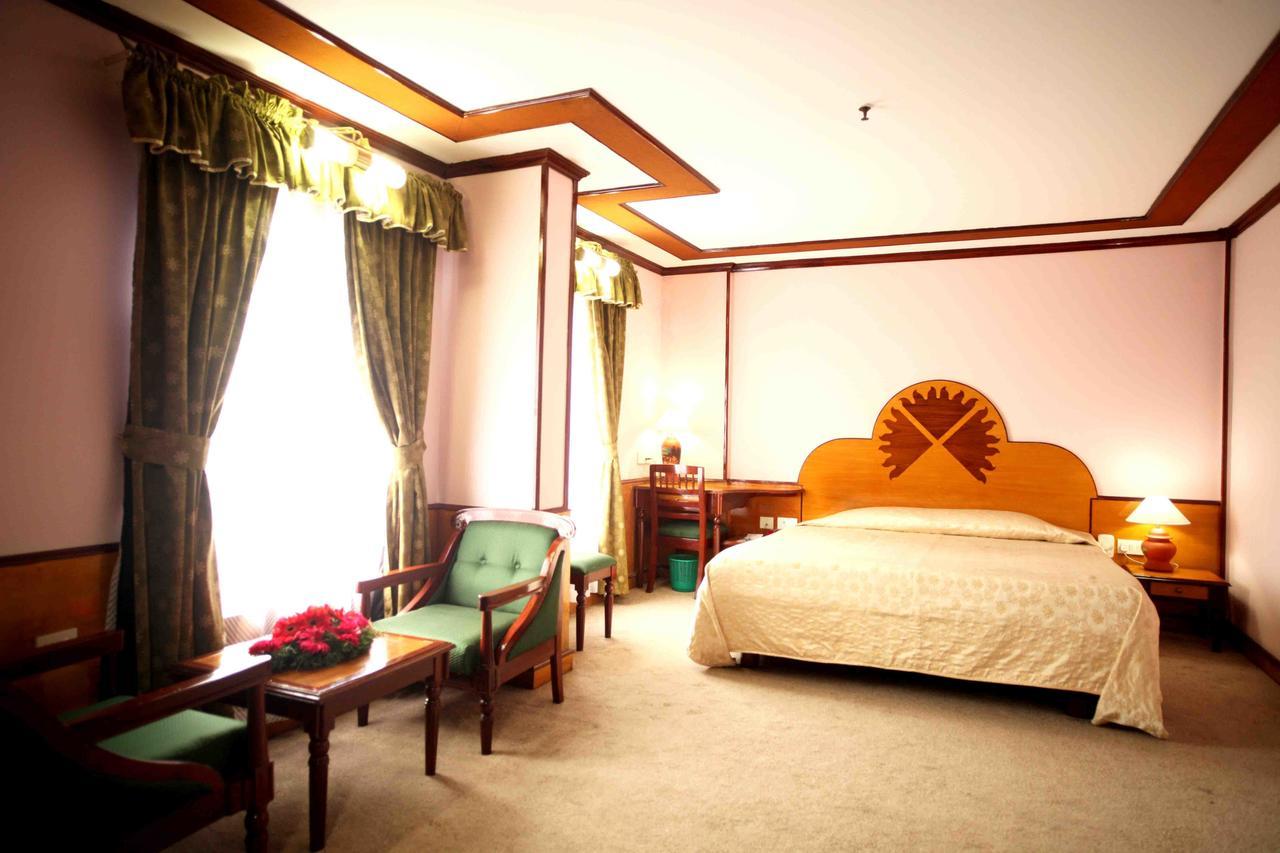 The Surya, Cochin Hotel Angamali Kültér fotó