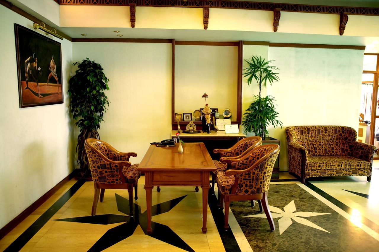 The Surya, Cochin Hotel Angamali Kültér fotó