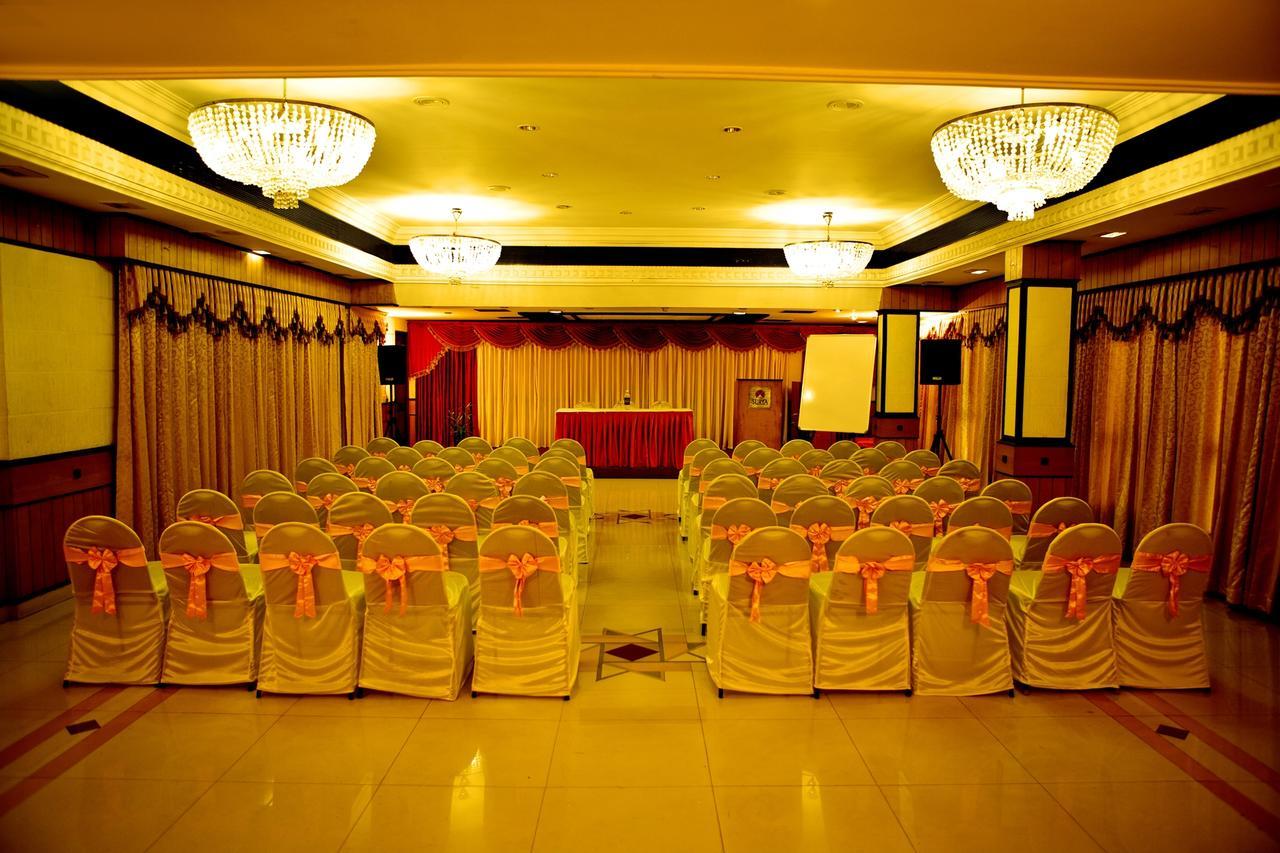 The Surya, Cochin Hotel Angamali Kültér fotó